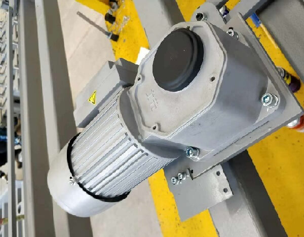 士元直交軸減速電機在輸送機上的廣泛應(yīng)用