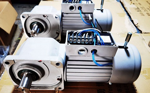拍了拍!江蘇王總打樣直角軸減速電機(jī)2臺