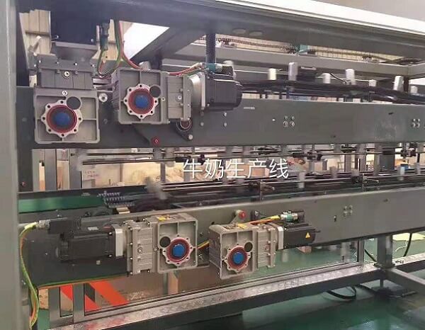 牛奶生產(chǎn)線直角減速機配伺服電機的應(yīng)用