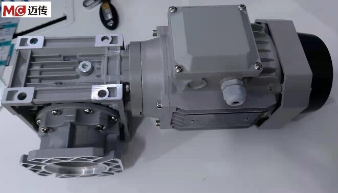 直角軸蝸輪蝸桿減速機(jī)電機(jī)帶輸出法蘭