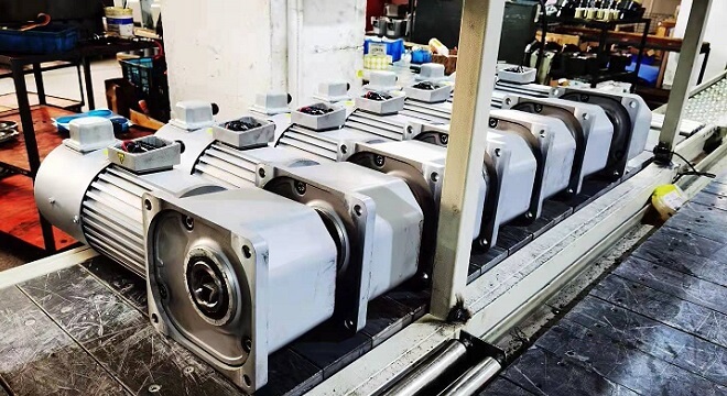 變頻直角減速機BPSGF30-HL-400W-270S 士元電機按需生產(chǎn)