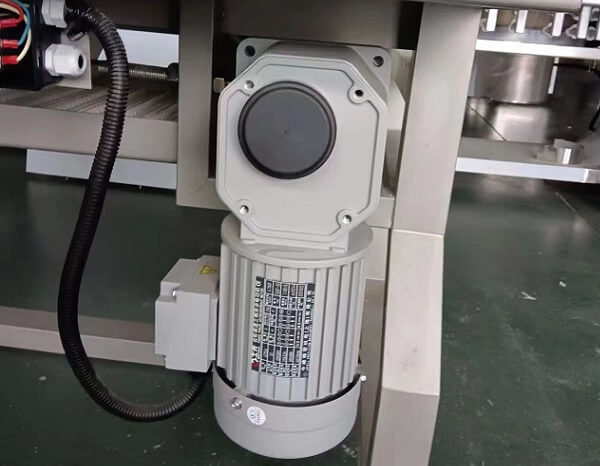 士元電機(jī) 400W直角減速機(jī)在輸送線上的應(yīng)用