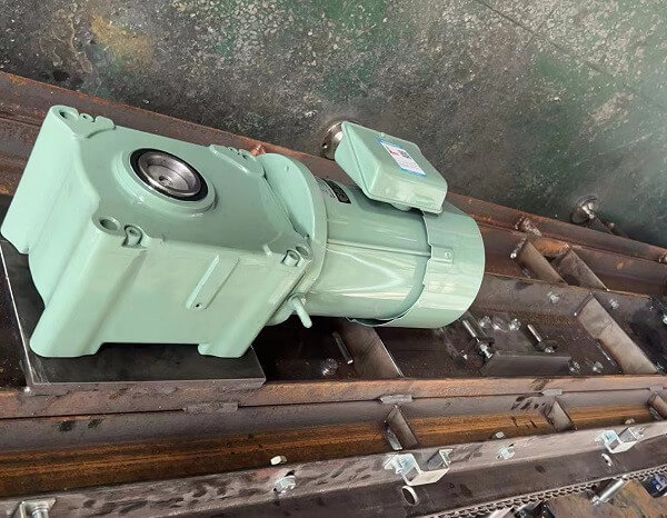 直角減速機(jī)在鏈板輸送設(shè)備上的應(yīng)用