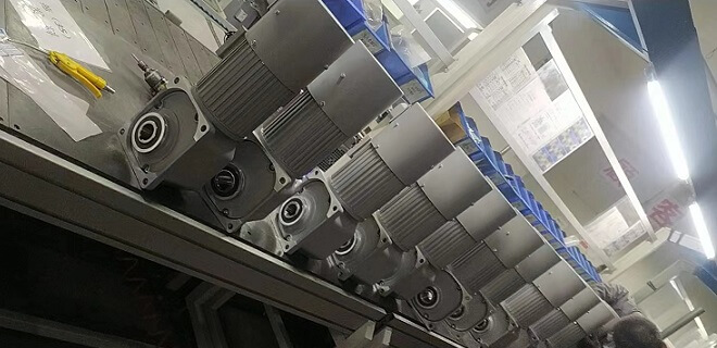 直角減速電機(jī) 江蘇楊總訂的400W大數(shù)比減速機(jī) 批量下線