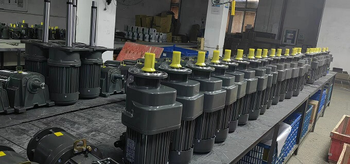 士元風(fēng)扇電機(jī),今峰吊扇電機(jī),7米3工業(yè)風(fēng)扇減速機(jī)專車直送