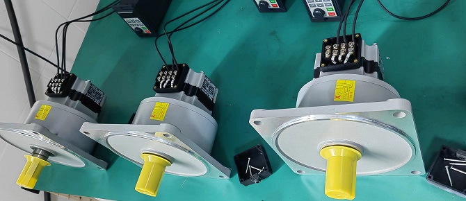 士元200W立式減速機(jī) 旋轉(zhuǎn)火鍋用減速電機(jī) 廠家直發(fā)